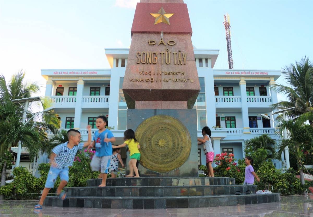 47 năm giải phóng Trường Sa: Tình quân dân ấm áp nơi "đầu sóng ngọn gió"