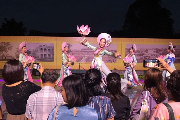 Visitors enjoy a dance on the glass covering the archaeological excavation area at the Thang Long Imperial Citadel as part of the tour last year.