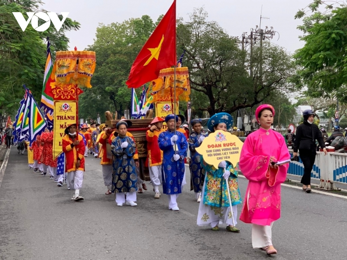 hue nam temple festival excites crowds picture 4