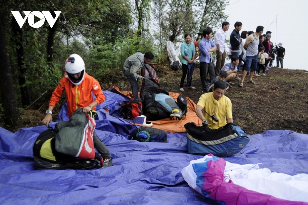 100 local, foreign athletes join putaleng paragliding show in lai chau picture 3 100 local, foreign athletes join putaleng paragliding show in lai chau picture 3