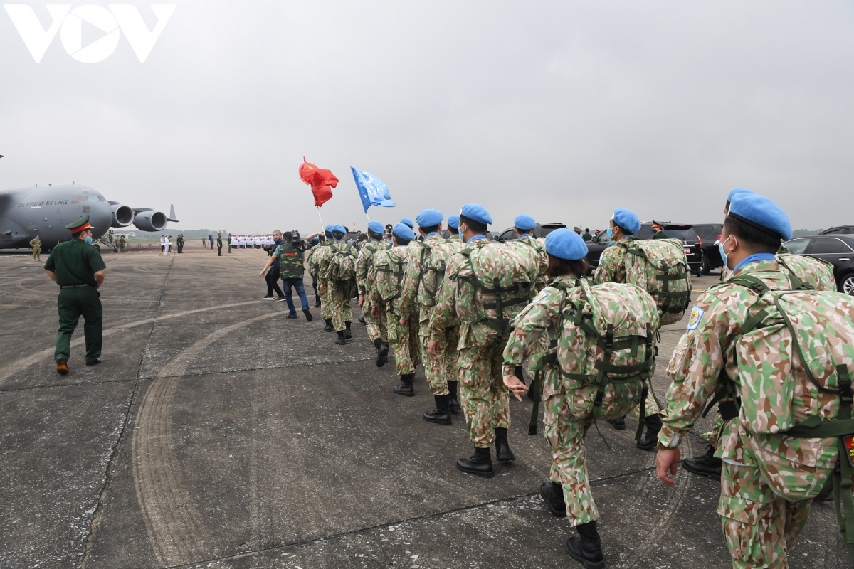 vietnamese soldiers depart for un peacekeeping missions picture 10