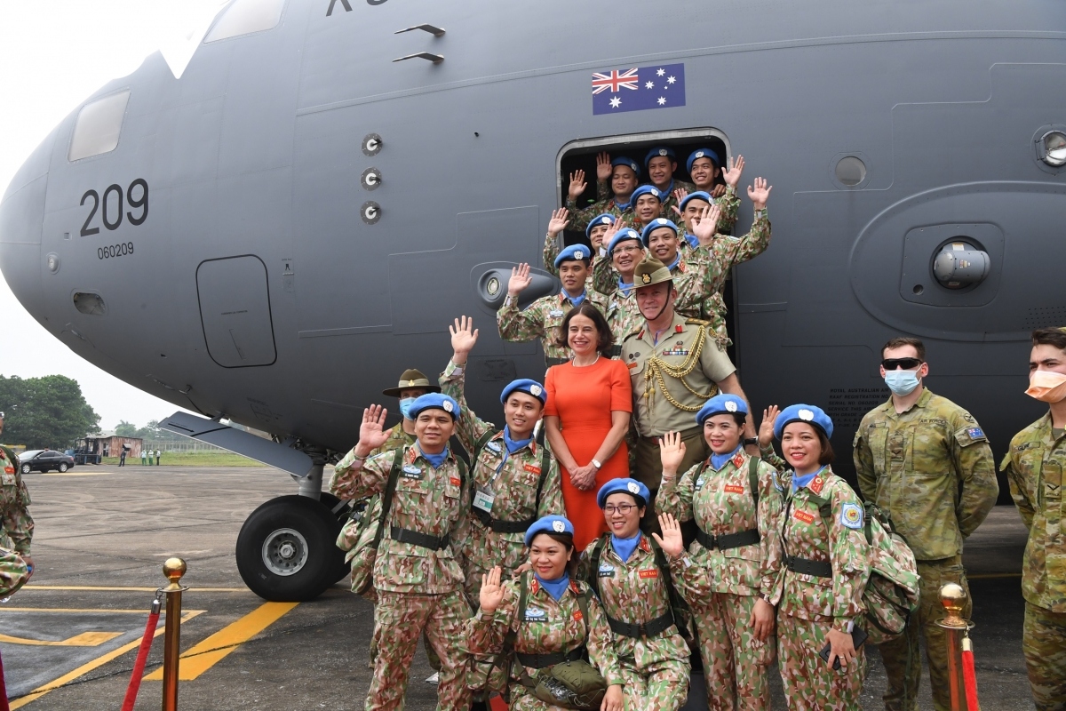 vietnamese soldiers depart for un peacekeeping missions picture 15