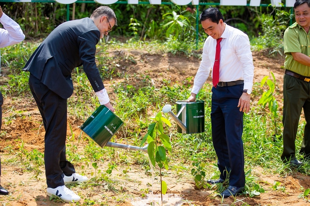 vinfast khoi dong du an trong rung phu xanh tuong lai hinh anh 3