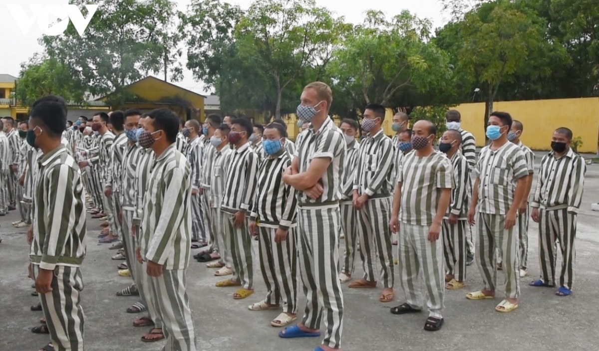 vietnam grants parole to prisoners on national reunification day picture 3