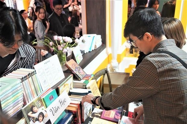 vietnamese students gather at book festival in moscow picture 1