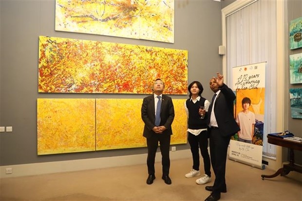 vietnamese young artist s paintings exhibited in uk picture 1