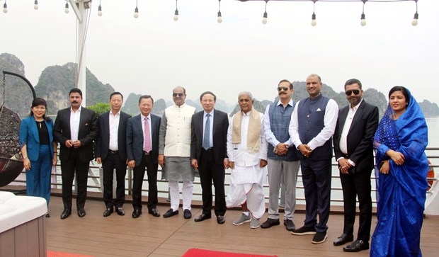 speaker of indian lower house visits ha long bay picture 1