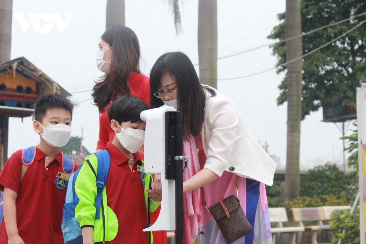 grades one to six head back to school in hanoi picture 12