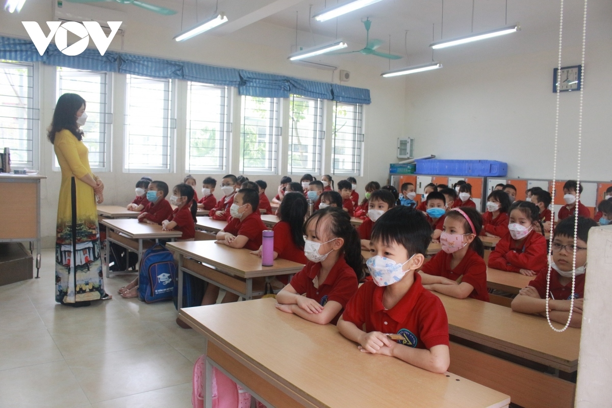 grades one to six head back to school in hanoi picture 13