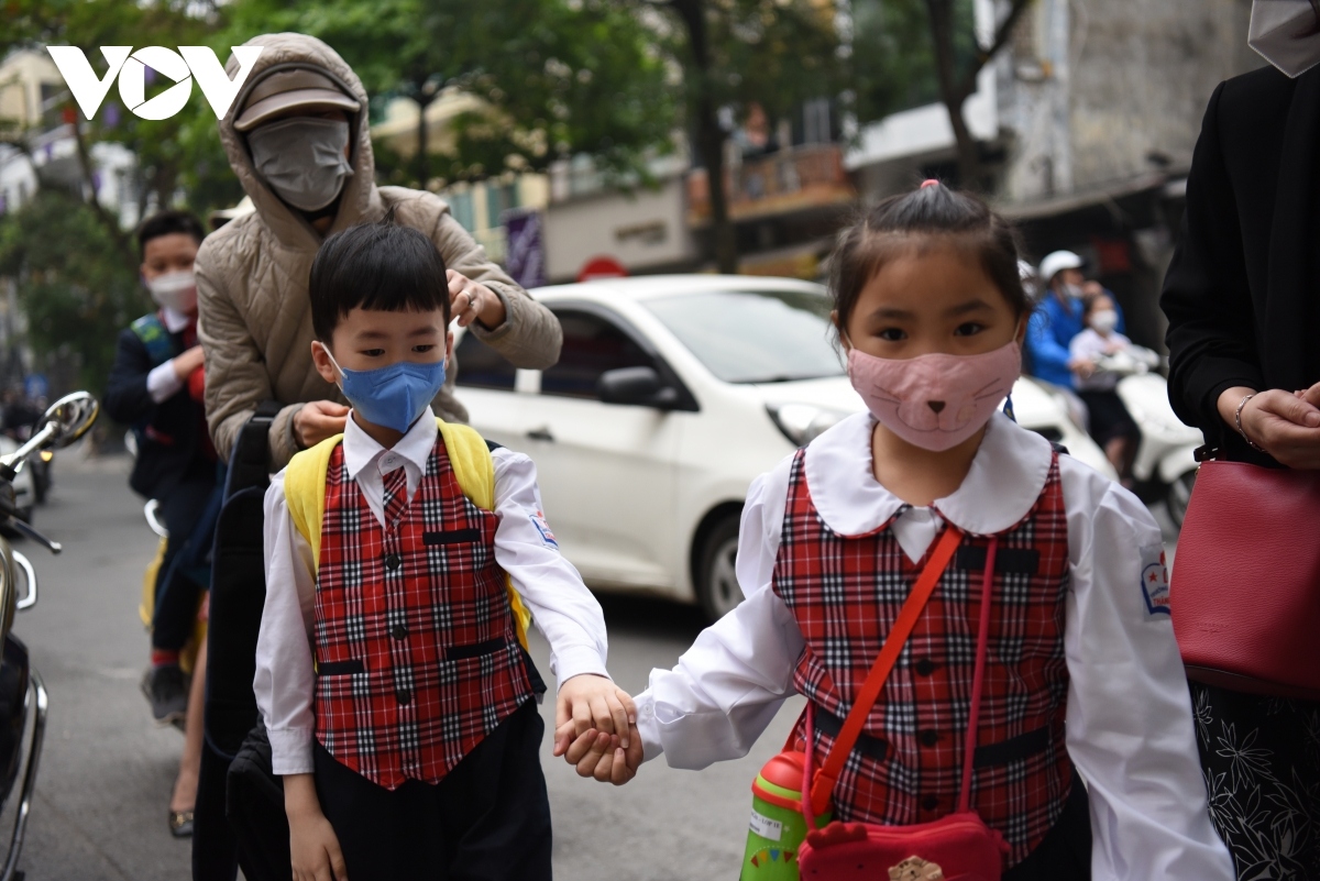 grades one to six head back to school in hanoi picture 3