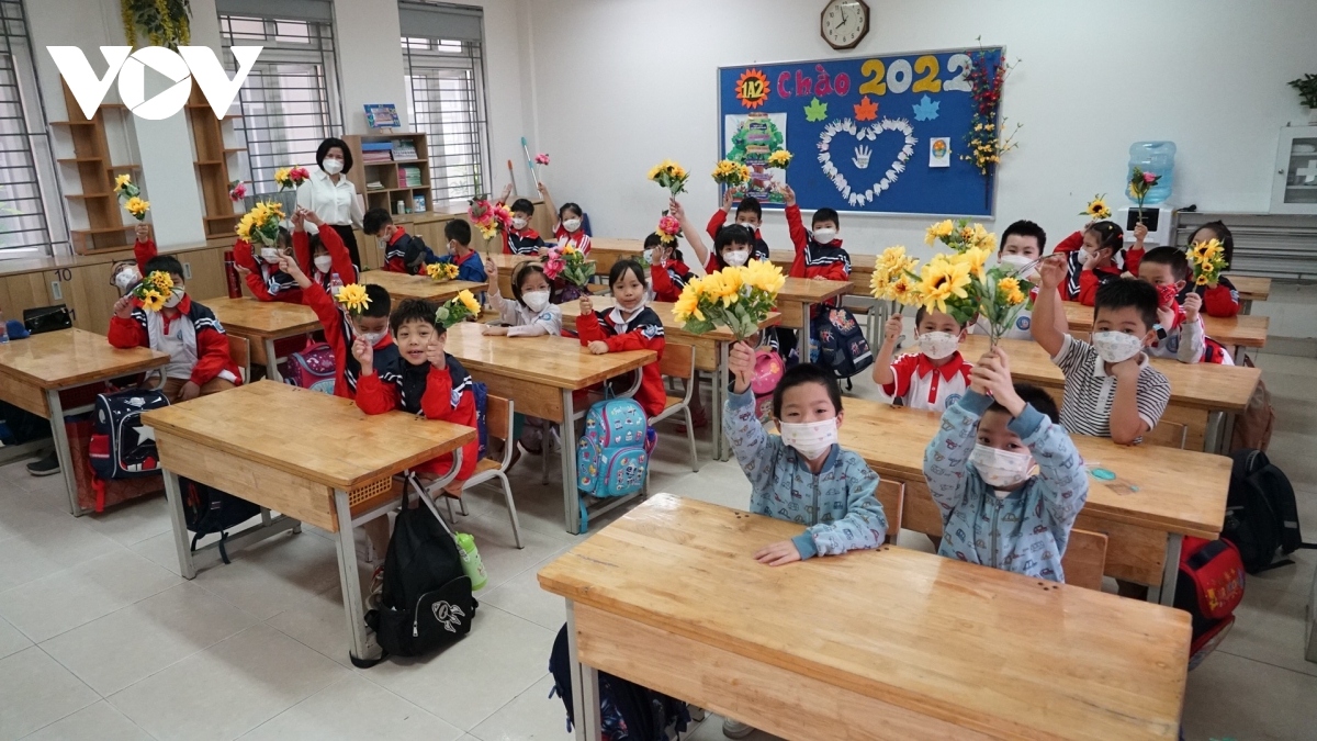 grades one to six head back to school in hanoi picture 7