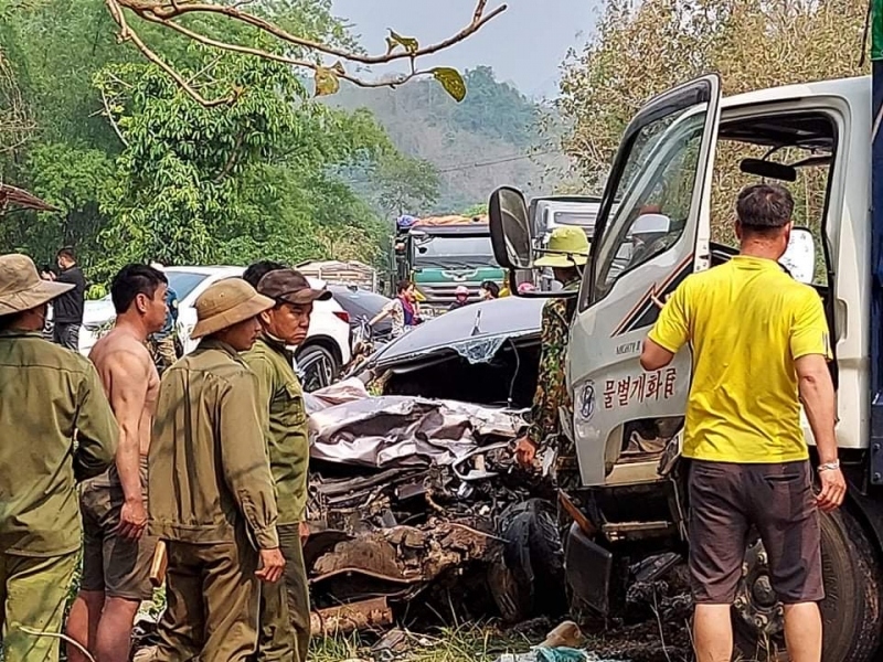 tai nan tren quoc lo 6 lam 3 nguoi thuong vong hinh anh 1