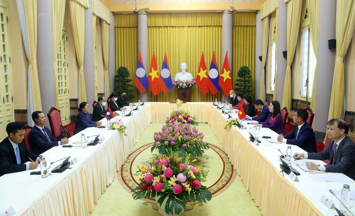 vietnam, laos cement special friendship, boost all-round cooperation picture 2
