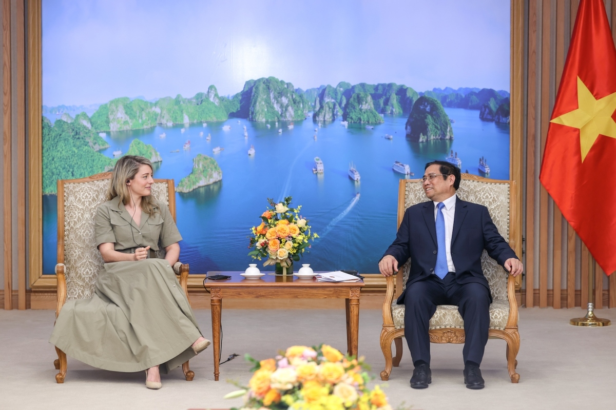 pm chinh elated with growing vietnam-canada relations picture 2