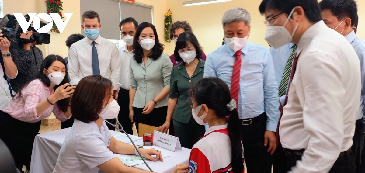 first children aged 12 vaccinated against covid-19 in vietnam picture 2