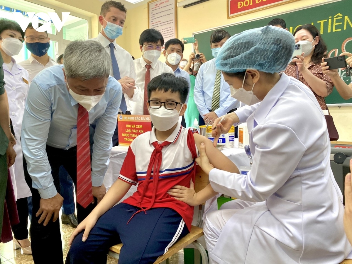 first children aged 12 vaccinated against covid-19 in vietnam picture 3