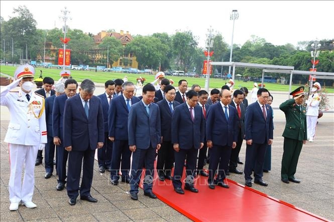 Đoàn lãnh đạo Đảng, Nhà nước tưởng niệm Chủ tịch Hồ Chí Minh