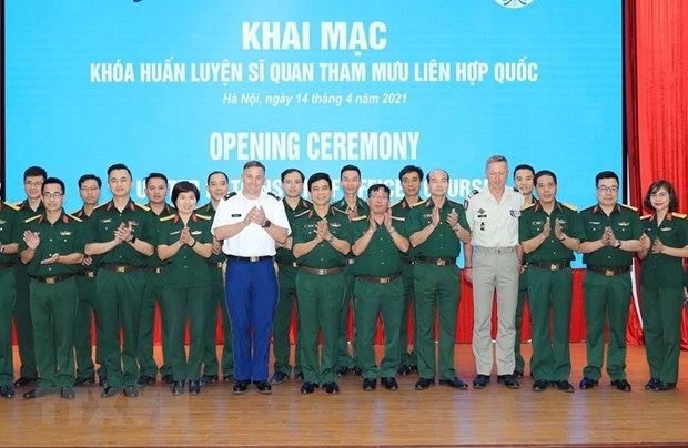 vietnam kicks off training course for un staff officers picture 1