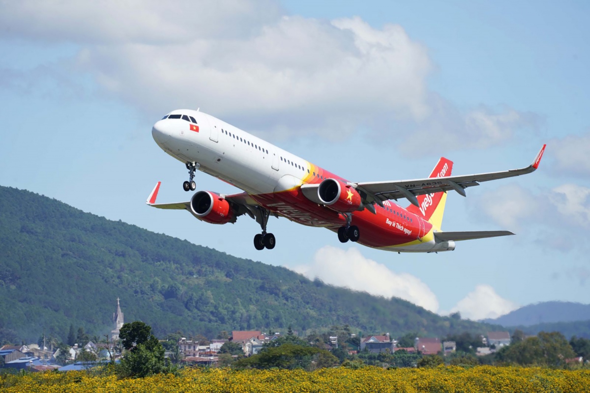 Vận chuyển hơn 110 triệu lượt khách, Vietjet báo lãi năm 2021