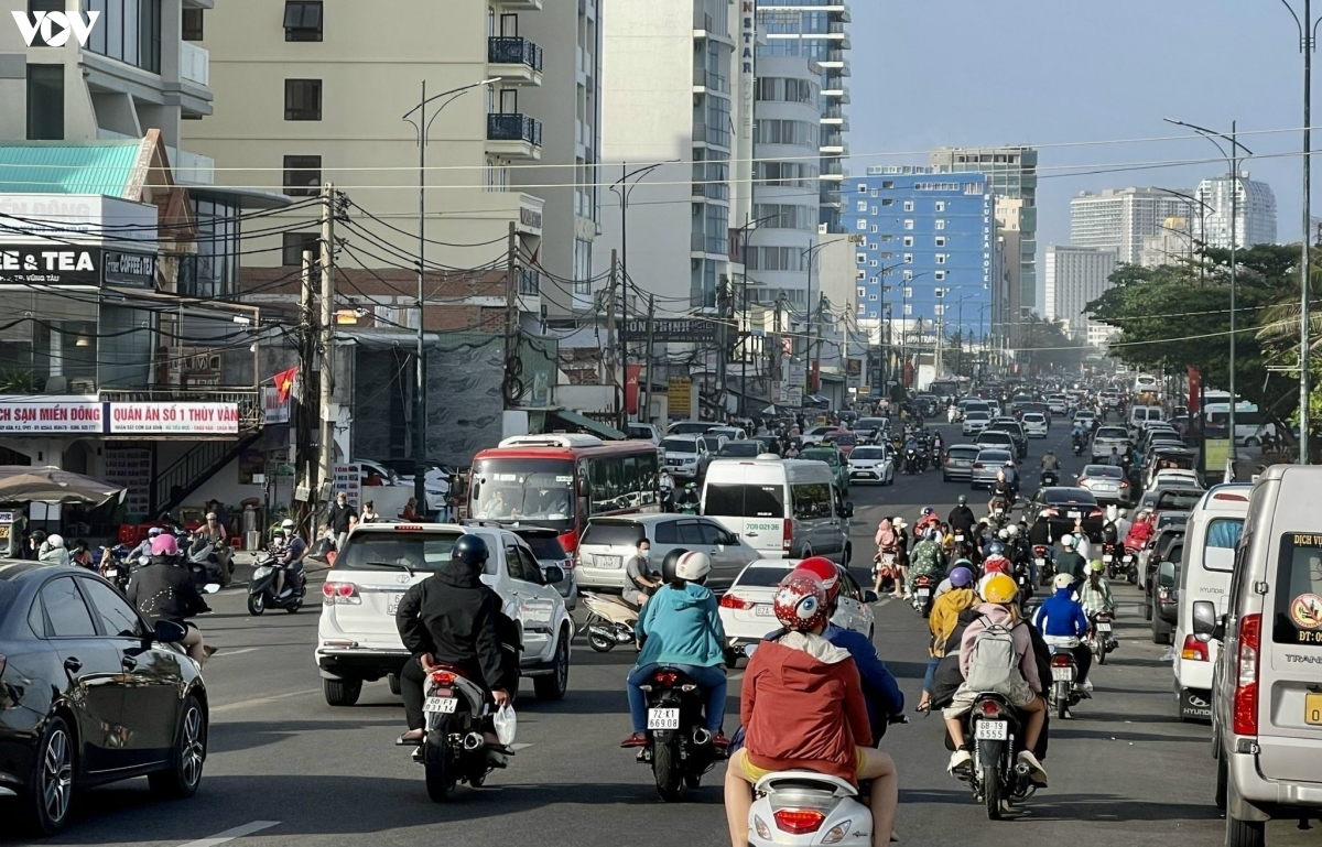 vung tau cam o to luu thong len nui trong ky nghi le hinh anh 2