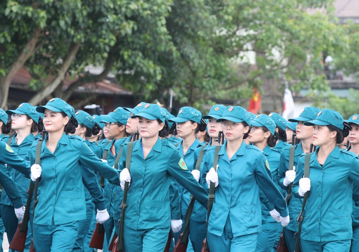 flag-raising ceremony marks national reunification day picture 11