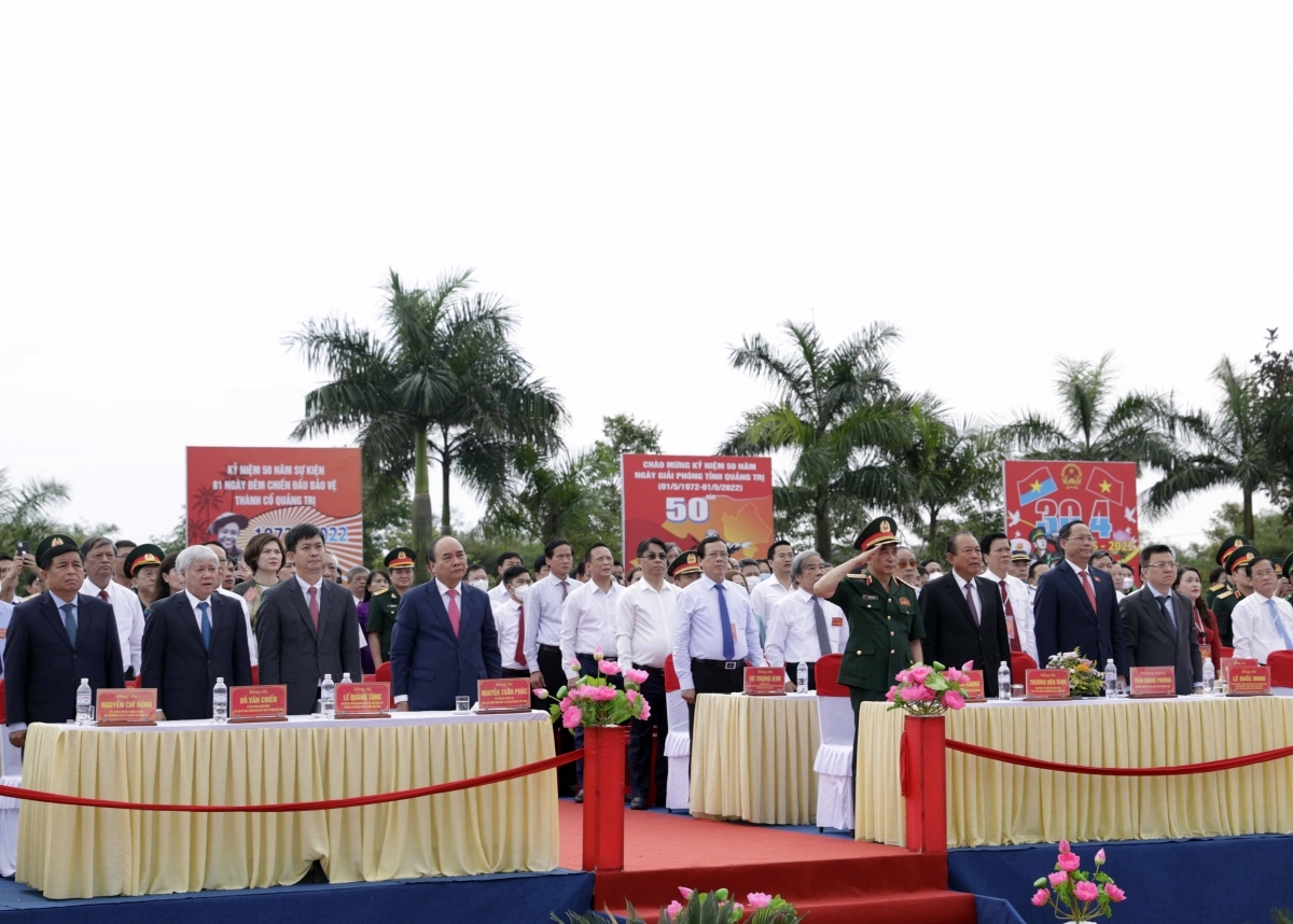 flag-raising ceremony marks national reunification day picture 2