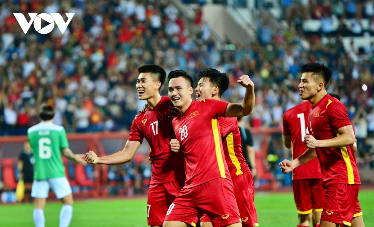 impressive vietnam u23s in stellar win against u23 indonesia at sea games 31 picture 11