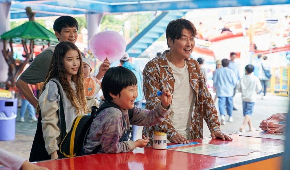 Phim "Broker" của IU, Song Kang Ho hé lộ trailer mới trước thềm LHP Cannes