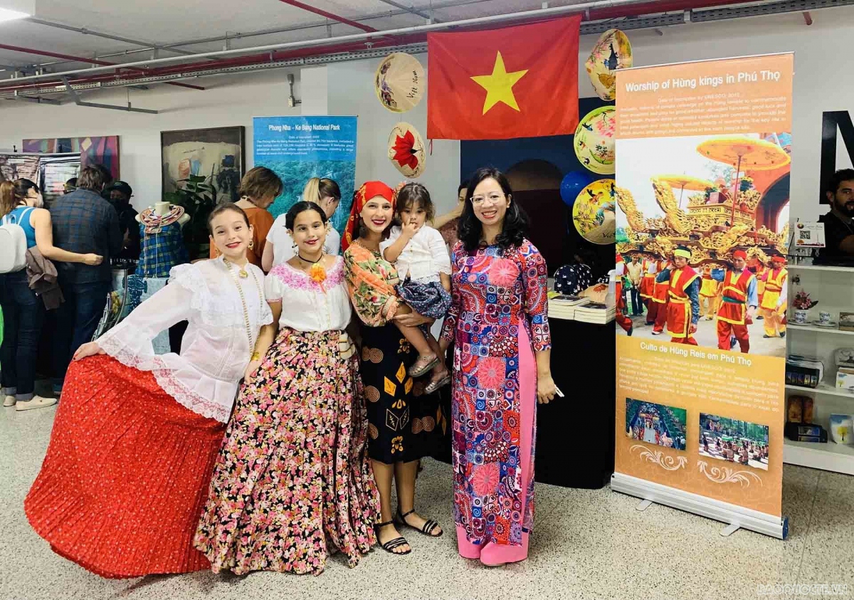 vietnamese handicrafts and traditional cuisine introduced in brazil picture 1