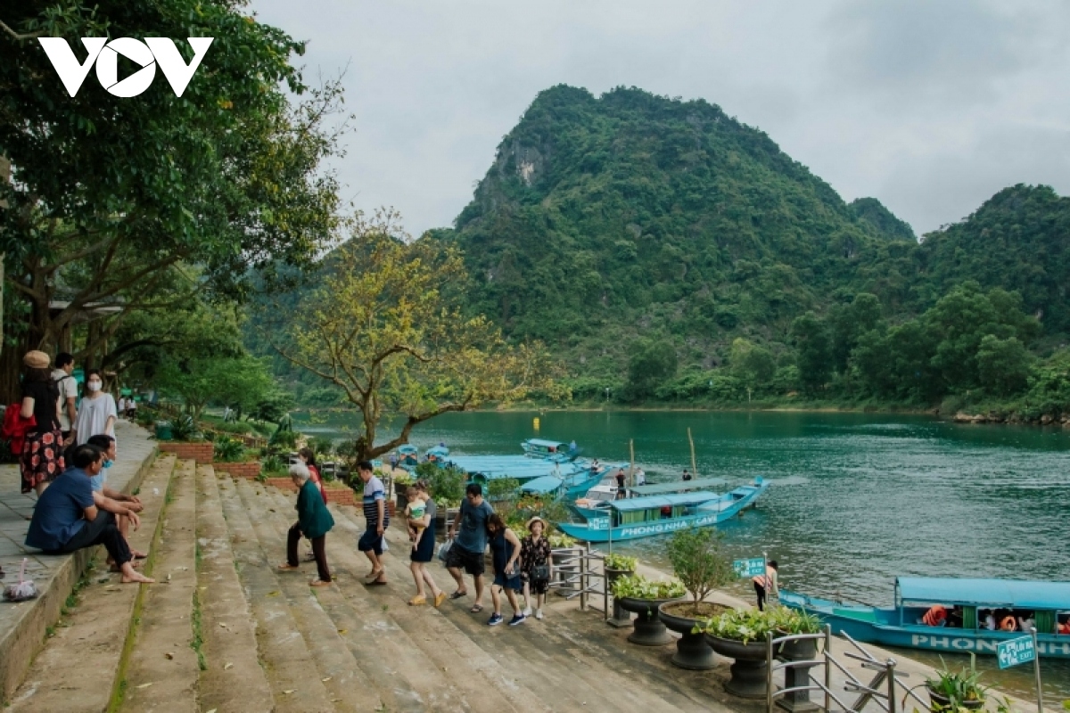 tren 20 dia phuong don luong khach tang cao dip nghi le hinh anh 1