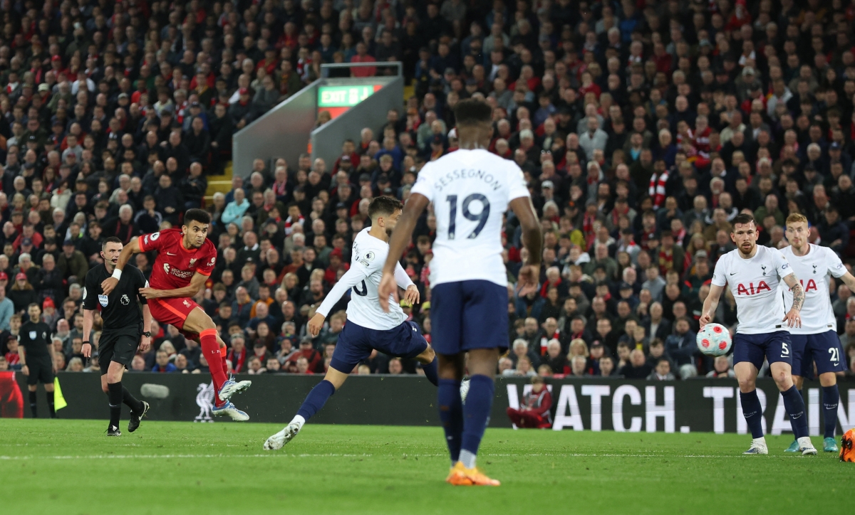 Chia điểm kịch tính cùng Tottenham, Liverpool hụt hơi trong cuộc đua vô địch với Man City