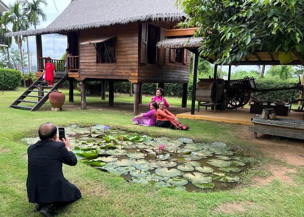 Ghé thăm Bảo tàng Hồ Chí Minh ở Bản Đông, Phichit (Thái Lan)