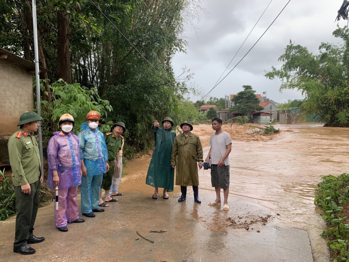 Police officers, soldiers, militia members, and community-defence forces have been mobilised and sent to flood-prone areas to become involved in rescue and support work in case of emergencies.