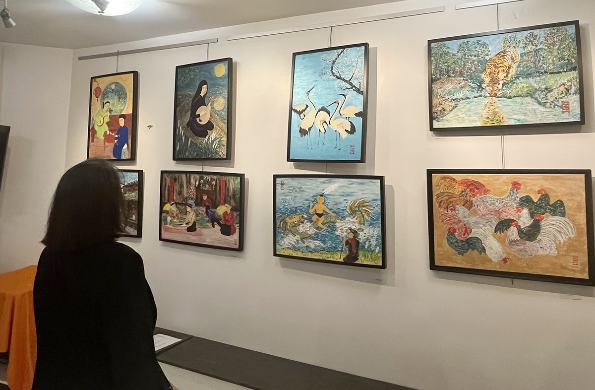 OV painter opens exhibition on Vietnamese culture in France