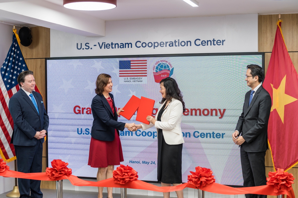 us-vietnam cooperation center debuts in hanoi picture 3