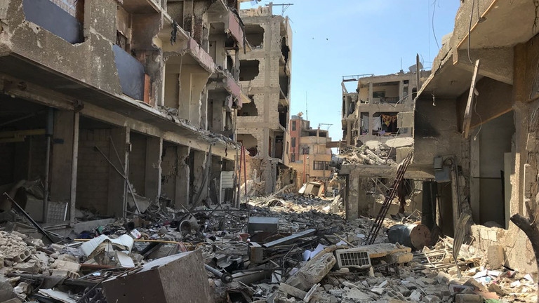 Quang cảnh đổ nát tại Douma, Syria. Ảnh minh họa: AP