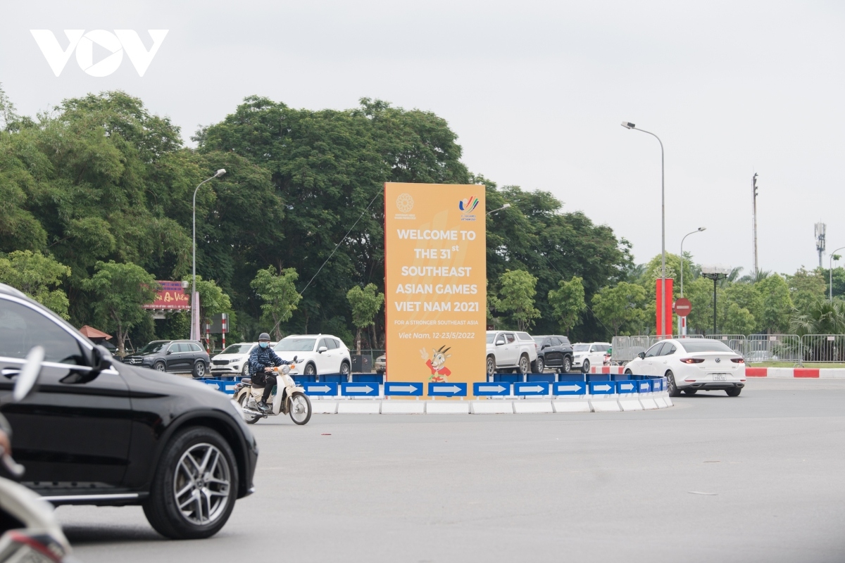 hanoi streets adorned with banners to welcome sea games 31 picture 6