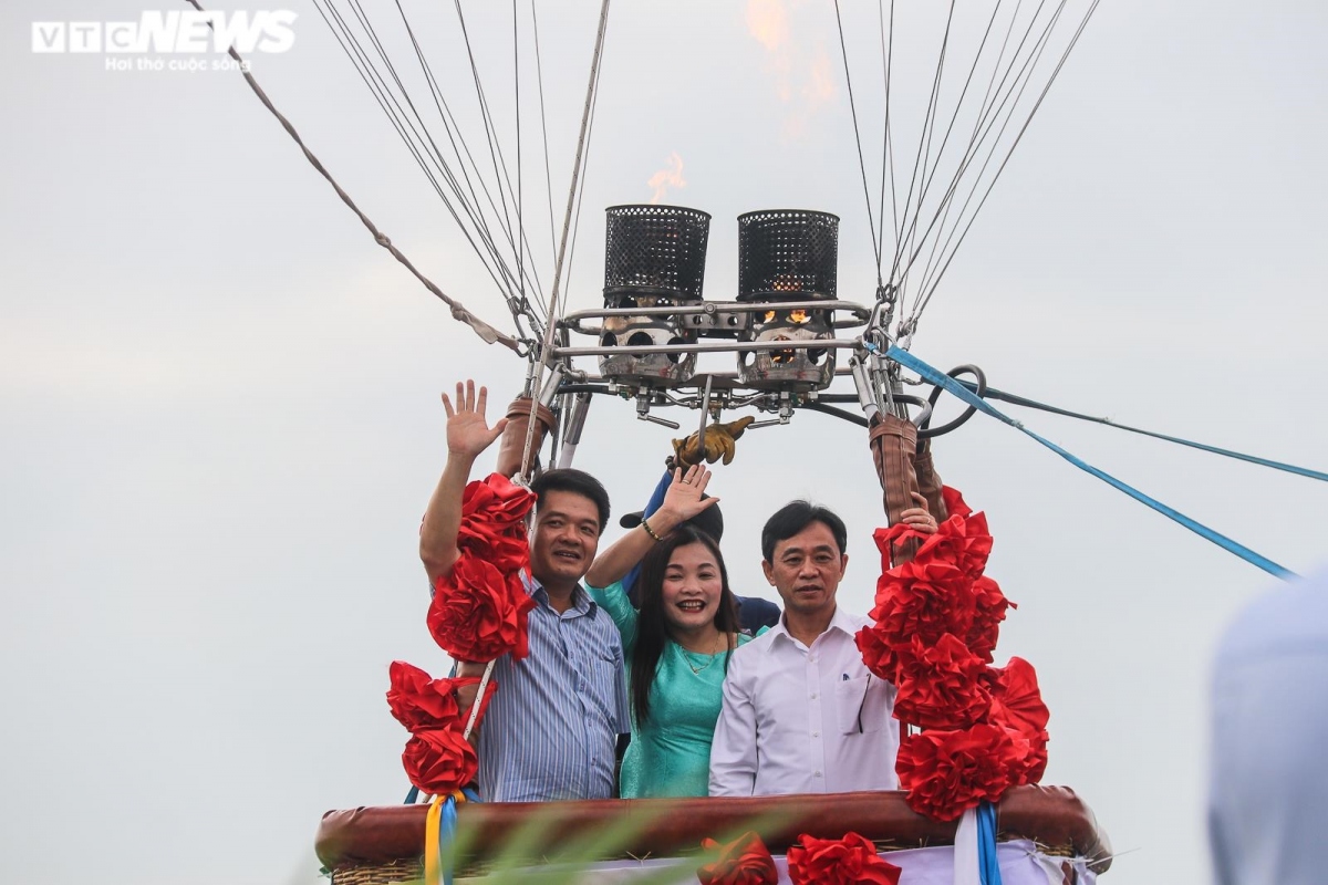 hot air balloon festival takes to the skies above ha tinh picture 7