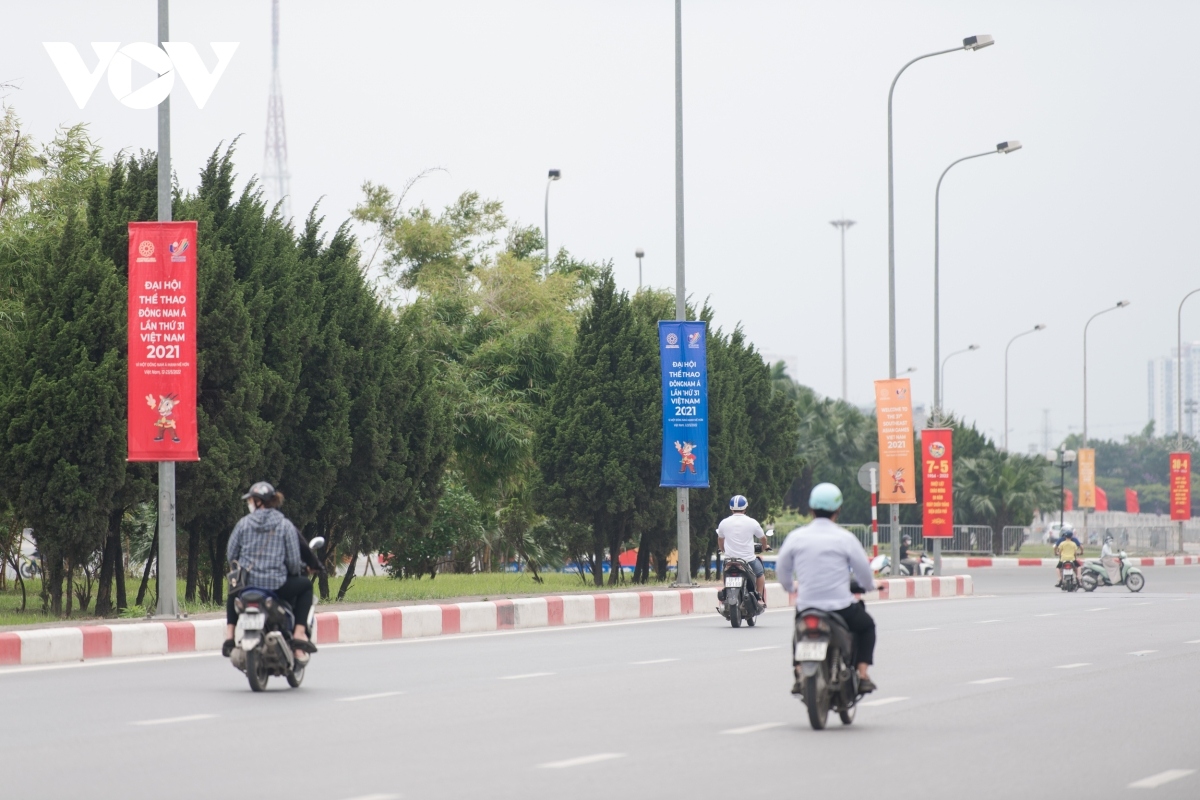 hanoi streets adorned with banners to welcome sea games 31 picture 7