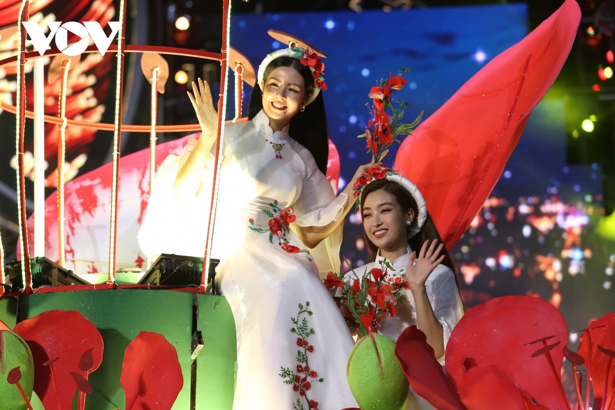 red flamboyant flower festival kicks off in hai phong picture 9