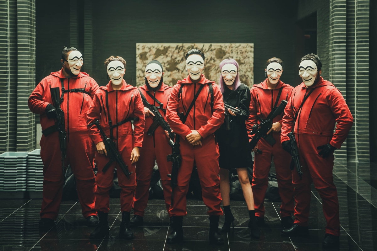 "Money Heist" bản Hàn tung teaser kịch tính với ngôi sao "Squid game" Park Hae Soo