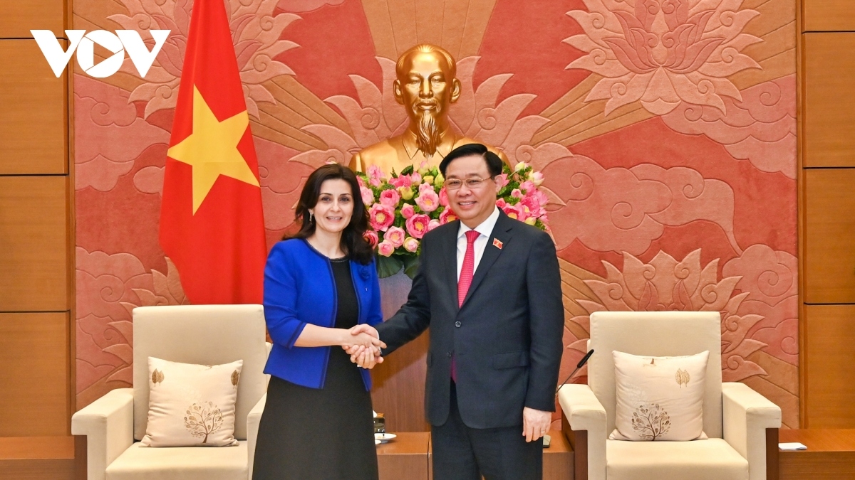 NA Chairman Vuong Dinh Hue (R) receives Bulgarian Ambasador Marinela Petkova in Hanoi on May 31.