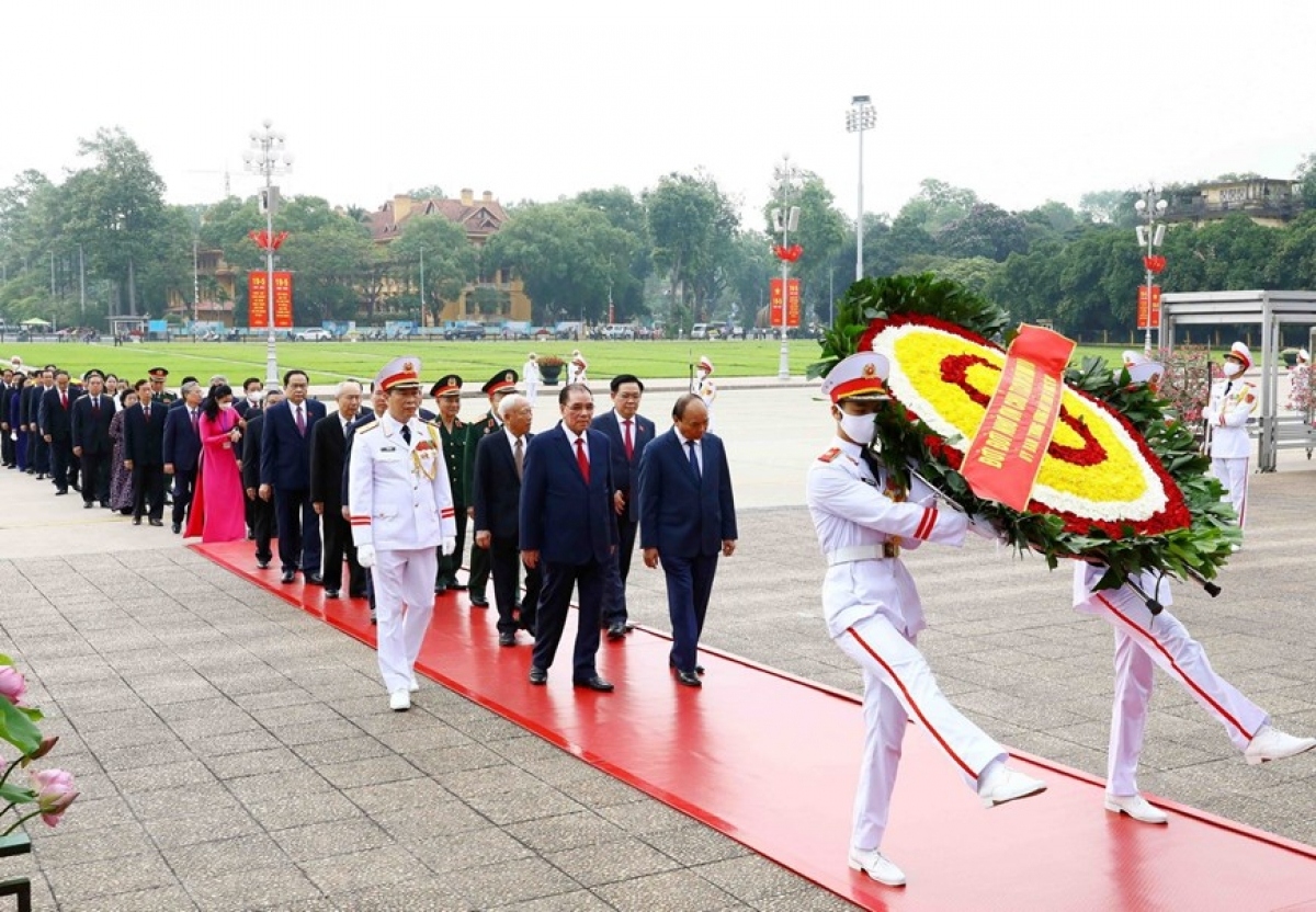 party, state leaders commemorate president ho chi minh on his birthday picture 1