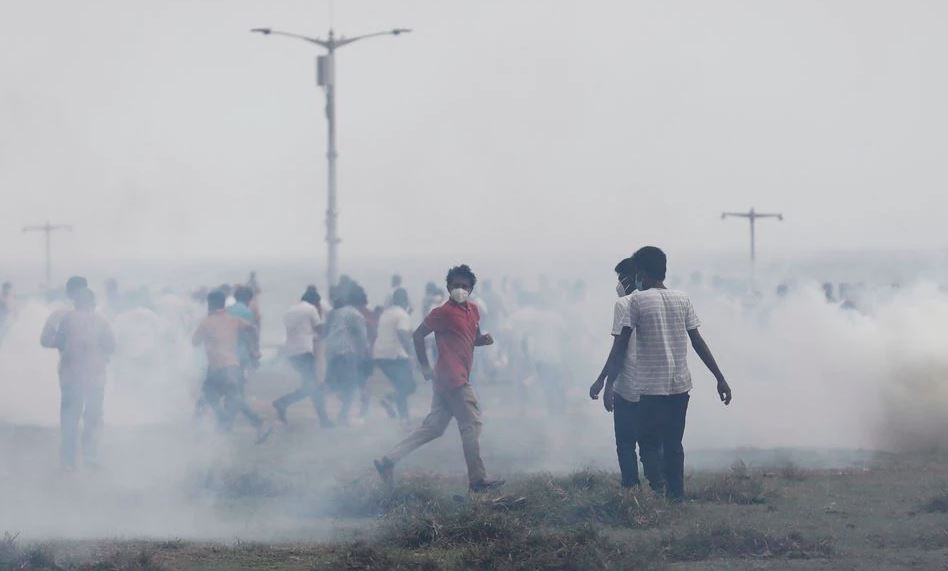 Bạo loạn ở Sri Lanka ngày 9/5. Ảnh: Reuters