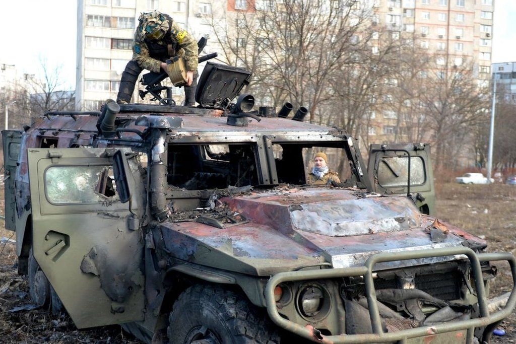 ukraine tien ve Dong bac kharkov, nga tuyen bo pha huy tram bien ap trong khu vuc hinh anh 1