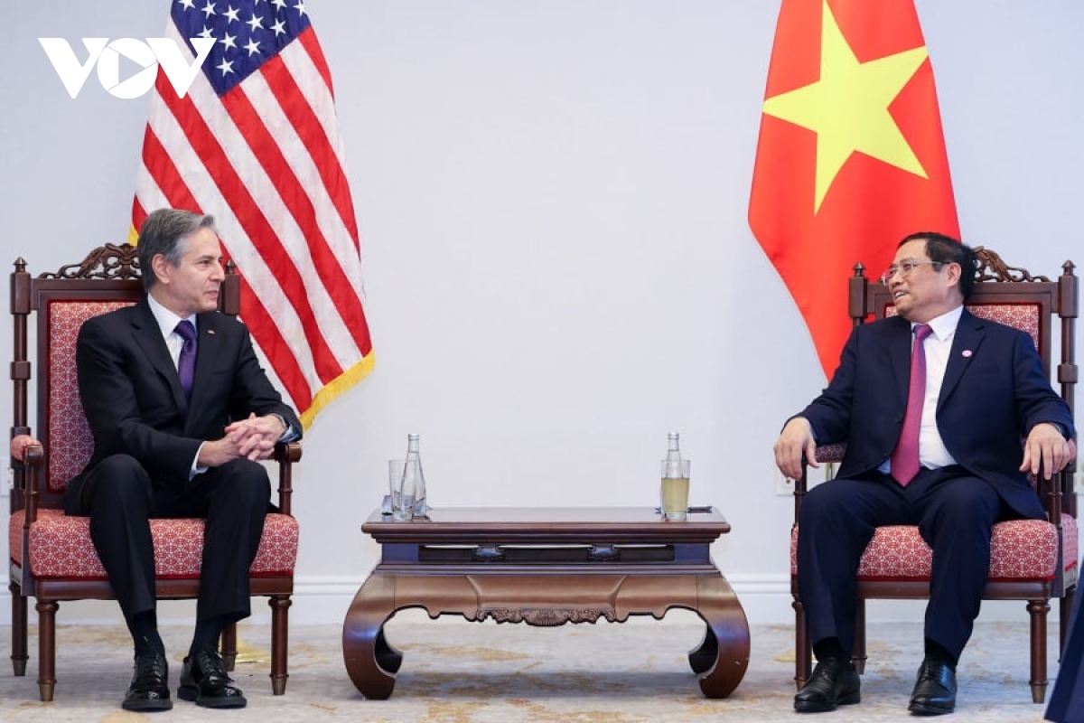 PM Pham Minh Chinh (R) and Secretary Antony Blinken exchange views on the Vietnam - US relations, as well as regional and international issues of mutual concern during their meeting in Washington DC on May 13.