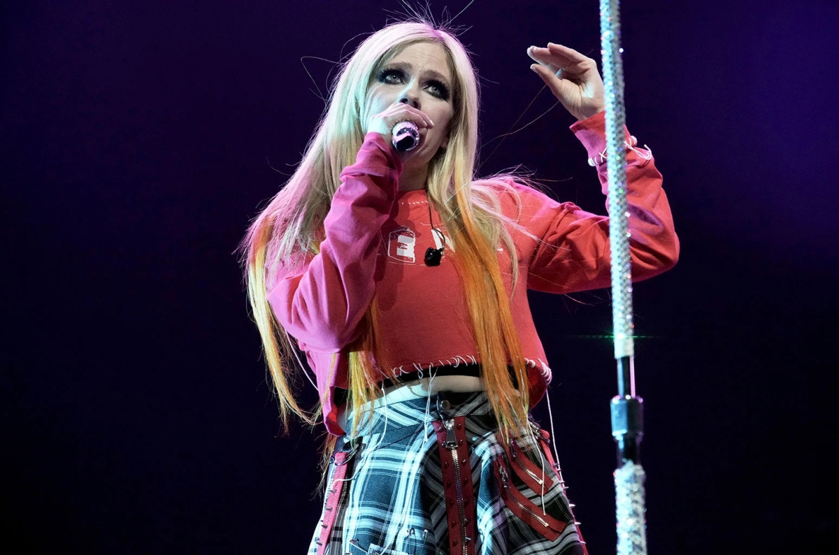 Avril Lavigne hủy show diễn vì 1 ca mắc Covid19 VOV.VN