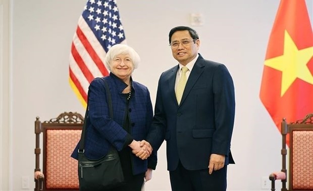 pm receives secretary of treasury, wb director general, us business leaders picture 1