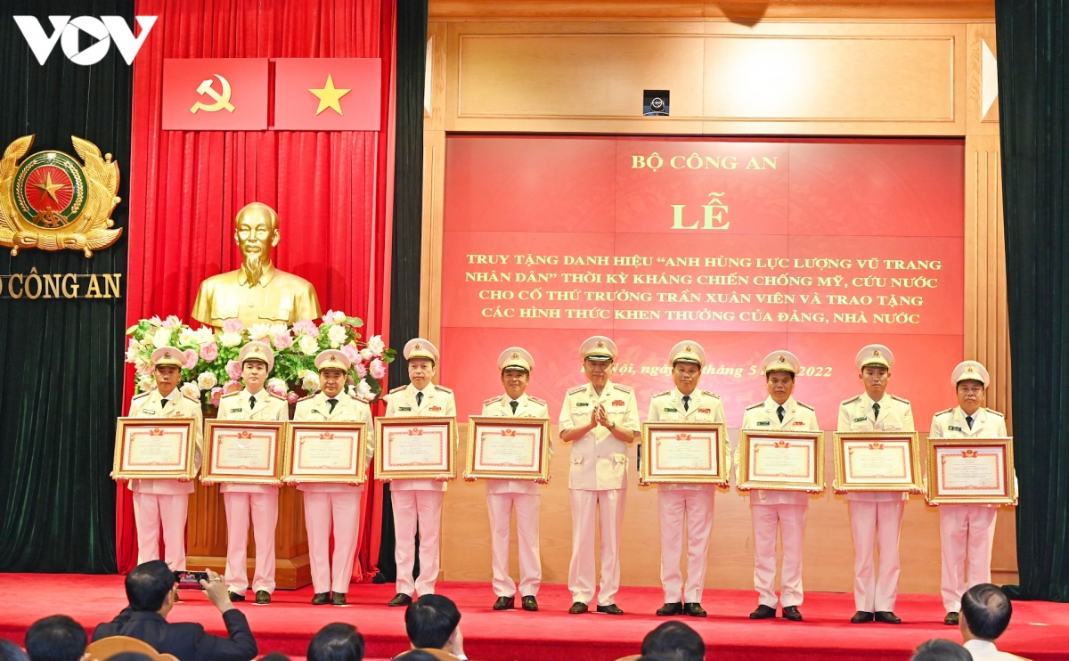 95 y kien phan hoi danh gia cao su tan tuy cua luc luong cong an nhan dan hinh anh 2