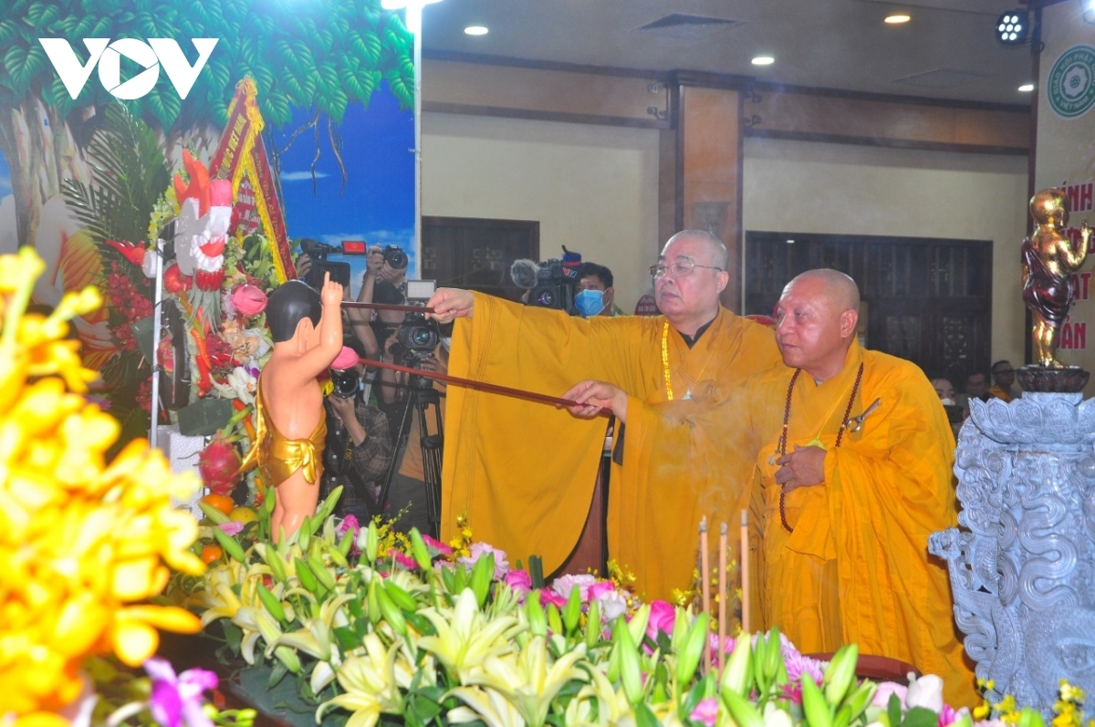 buddhists celebrate lord buddha s birthday in hanoi picture 11
